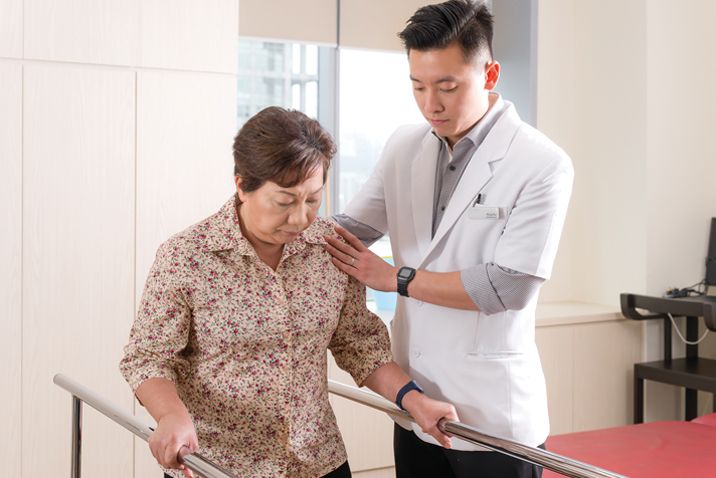 Phục hồi chức năng là dùng các biện pháp về y học, xã hội học, kinh tế học, giáo dục