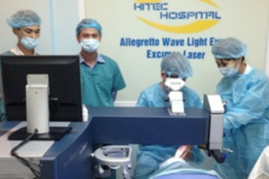 Bác sĩ phẫu thuật Lasik tại Hệ thống Bệnh viện Mắt Hitec