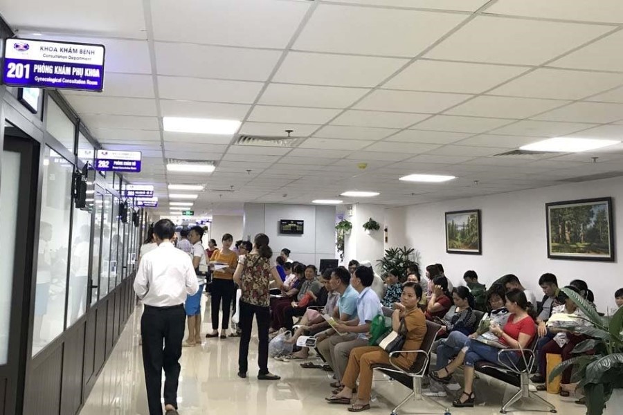 Bệnh nhân đang chờ khám tại Bệnh viện K cơ sở Phan Chu Trinh