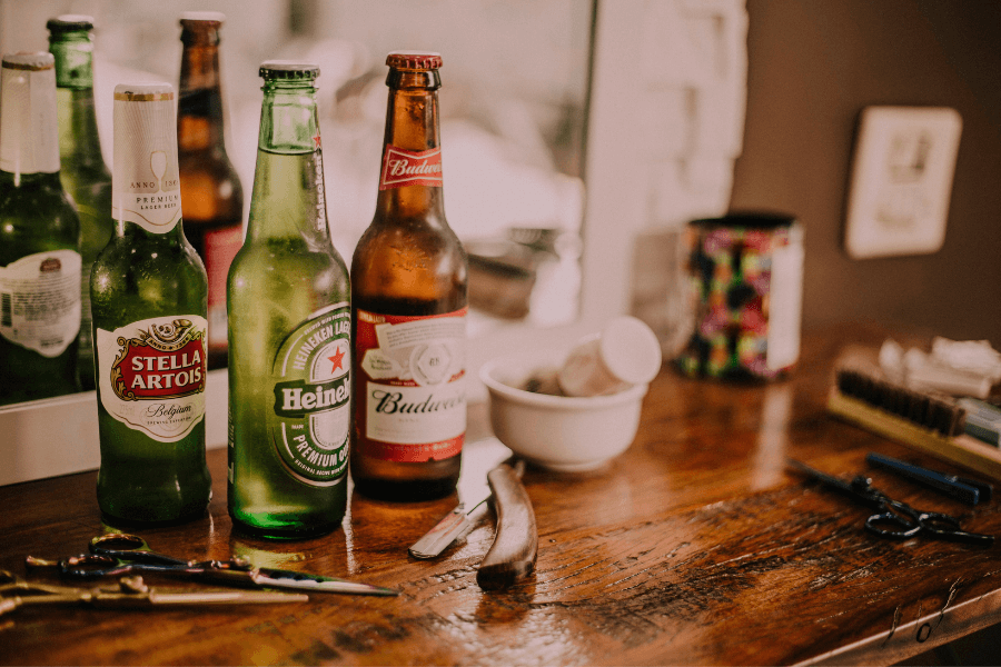 Thuốc lá và rượu bia là những chất kích thích nằm trong danh mục những sản phẩm có hại tới sức khỏe.