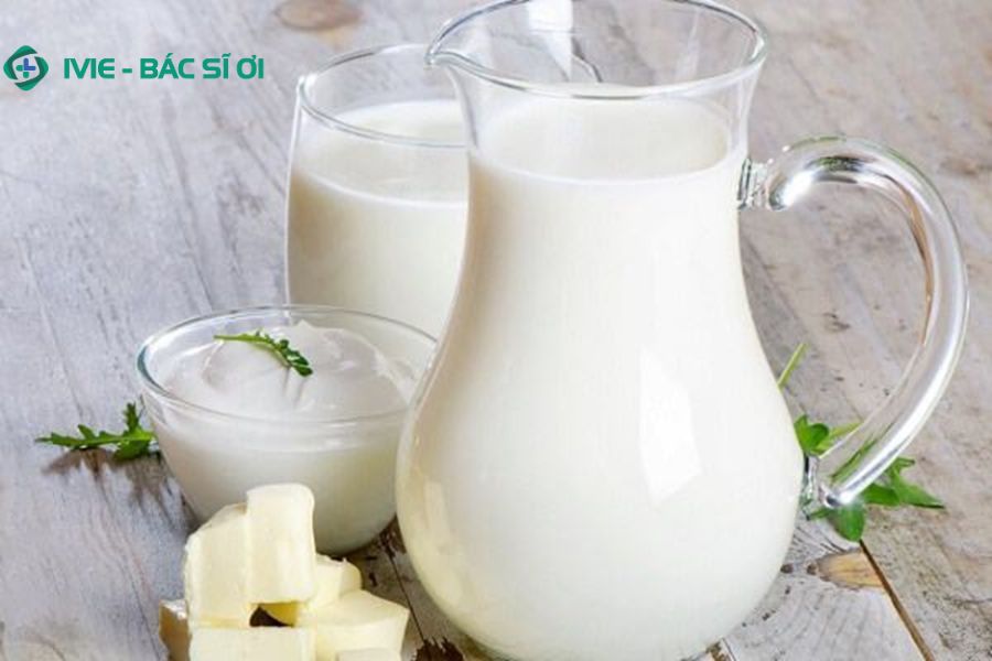 Sữa tươi nguyên kem dễ gây đầy bụng, khó tiêu với hệ tiêu hóa người bệnh bướu cổ