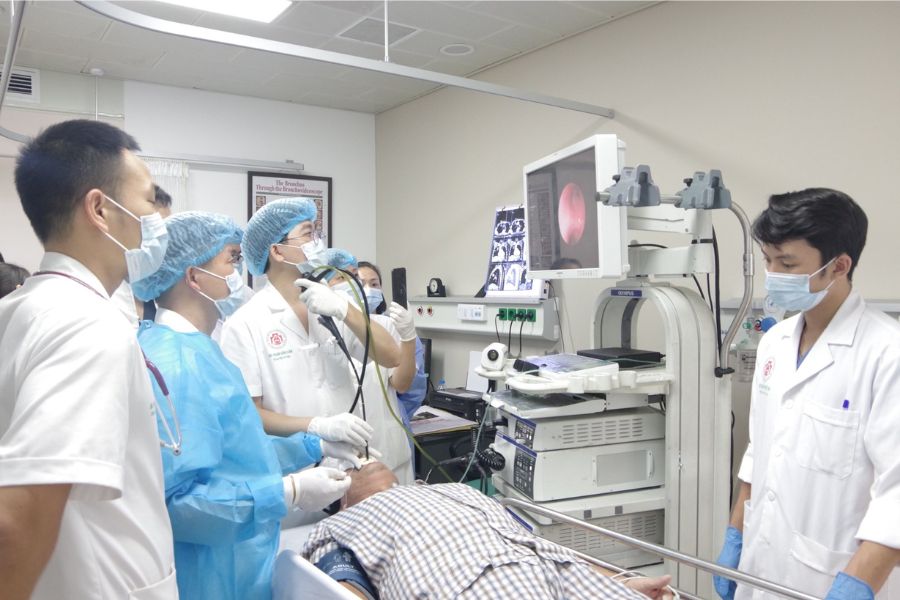 Bệnh viện Trung ương Quân Đội 108 thực hiện kỹ thuật Nội soi phế quản siêu âm