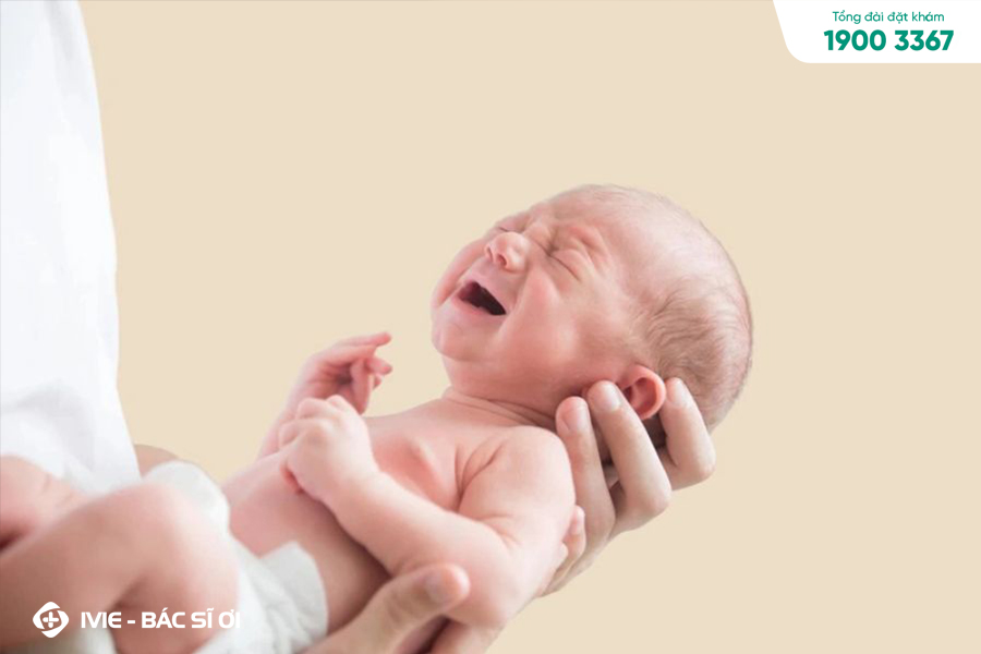 Đau bụng colic ở trẻ sơ sinh thường không nguy hiểm nhưng làm cho bé bị khó chịu