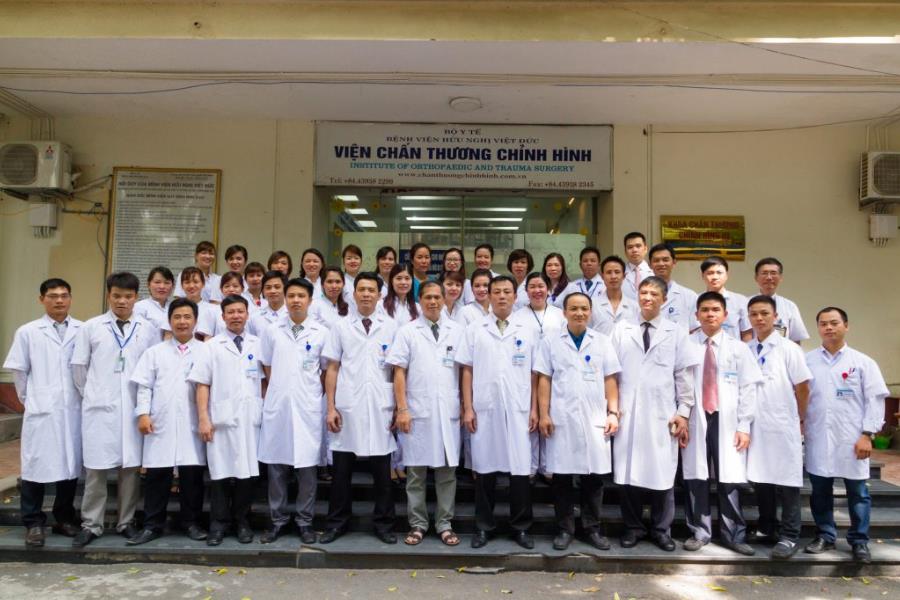 Bác sĩ khoa Phẫu thuật Chấn thương Chung Bệnh viện Hữu Nghị Việt Đức