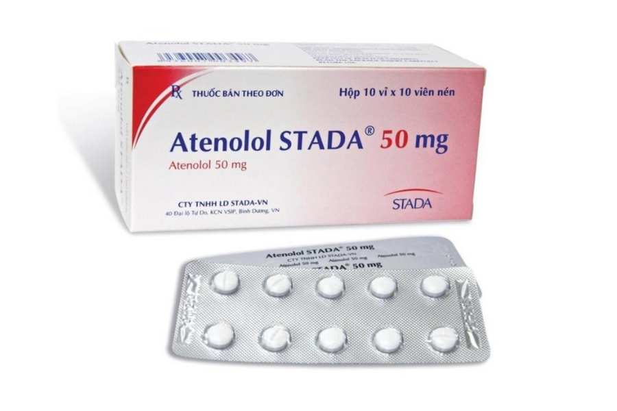 Atenolol, thuốc nằm trong nhóm chẹn beta giao cảm được chứng minh có lợi trên người bệnh mắc bệnh cơ tim thất phải gây rối loạn nhịp