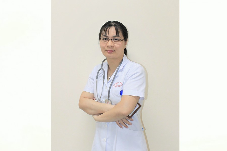 Tiến sĩ, Bác sĩ Bùi Thị Thu Hoài là Phó trưởng khoa Bệnh nhiệt đới của Bệnh viện E