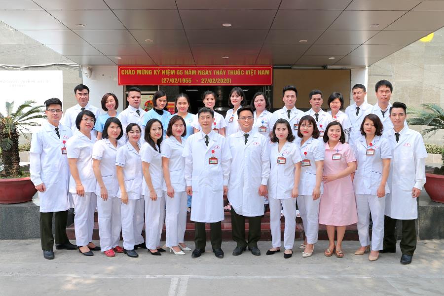 Đội ngũ bác sĩ khoa điều trị tích cực của Bệnh viện YHCT Bộ Công An