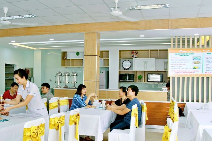 Khu vực nhà ăn tại Bệnh viện Trung ương Quân Đội 108