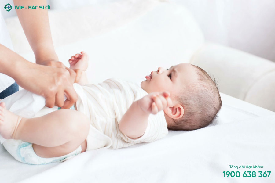 Trẻ bị hăm đỏ hậu môn có thể do bị dị ứng với sản phẩm bạn sử dụng trên da