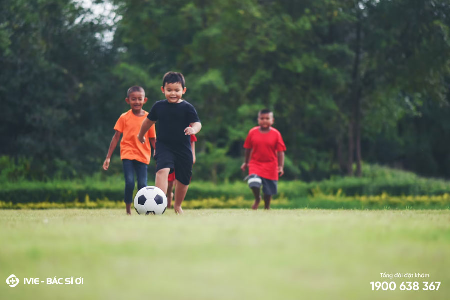 Chơi thể thao giúp trẻ khỏe mạnh hơn