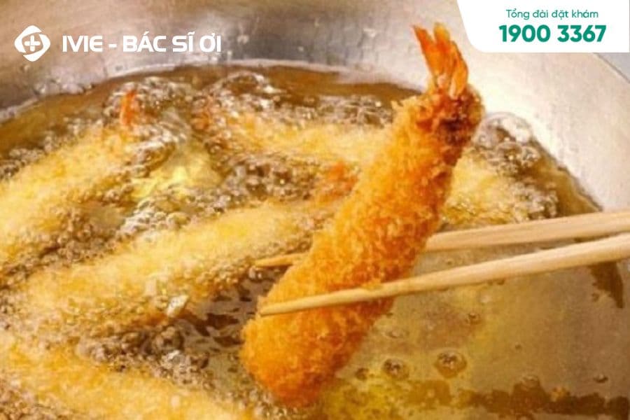 Thực phẩm nhiều dầu mỡ gây ảnh hưởng tới hệ tiêu hoá của trẻ