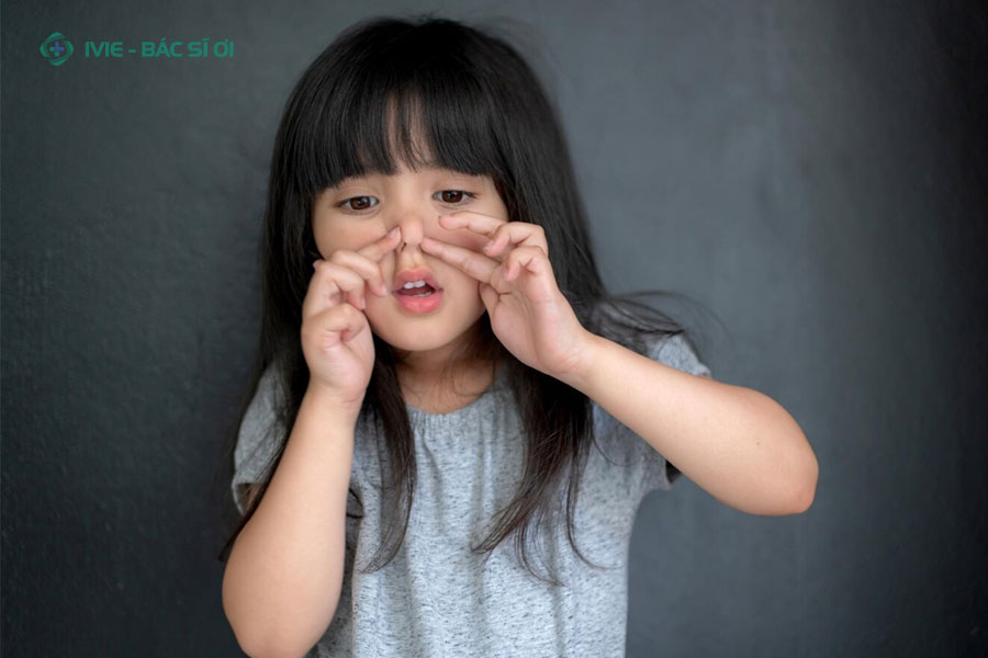  Có nhiều nguyên nhân khiến trẻ bị viêm mũi kéo dài, bố mẹ cần quan sát kỹ để chăm sóc 