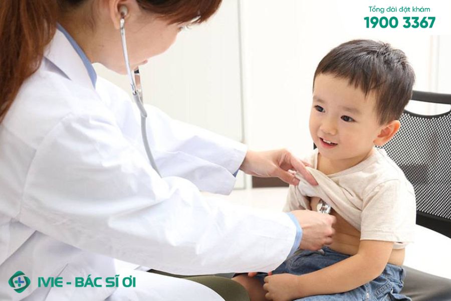 Cha mẹ nên đưa trẻ đi khám tầm soát đột quỵ thường xuyên để phát hiện nguy cơ đột quỵ 