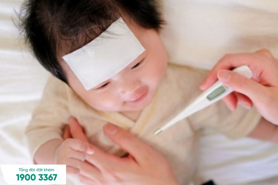 Trẻ mắc cúm A thường có sốt cao trong đa số các trường hợp
