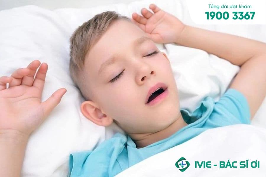 Ngủ ngáy ở trẻ có thể do nhiều nguyên nhân gây ra