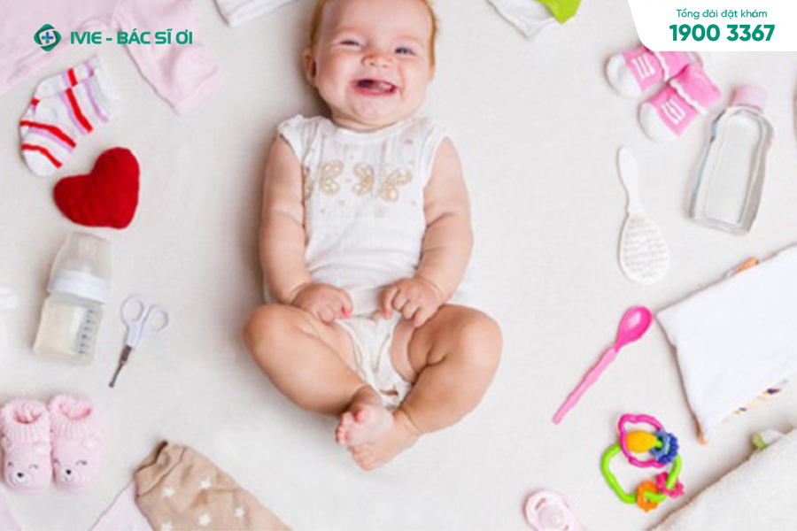 Chọn cho bé trang phục thoải mái để tránh những ma sát với vết mẩn đỏ 