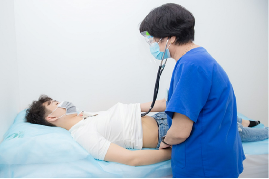 Tiến sĩ, bác sĩ Trịnh Thị Khanh khám và điều trị các bệnh lý nội khoa (ảnh BV Thu Cúc)