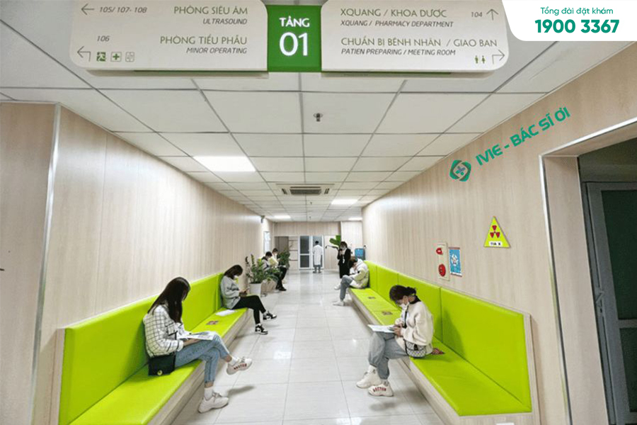 Không gian chờ đợi khám bệnh rộng rãi tại bệnh viện Bảo Sơn