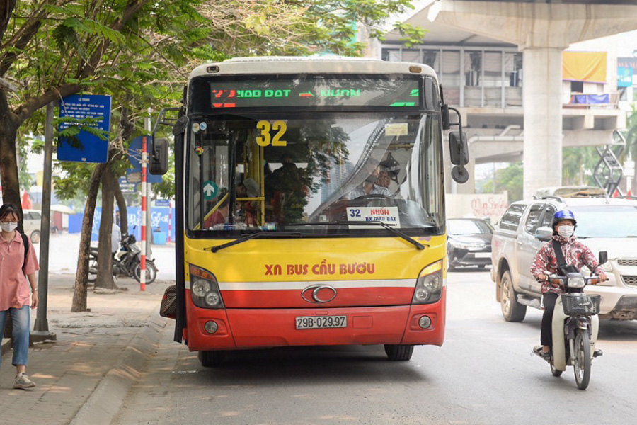 Từ bến xe Giáp Bát khách hàng bắt bus 32 đến Bệnh viện Tràng An