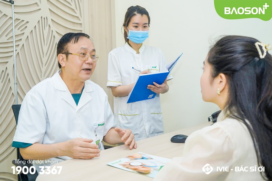 Bác sĩ tại bệnh viện Bảo Sơn 2 sẽ tận tình tư vấn về dịch vụ xét nghiệm viêm gan B cho bệnh nhân