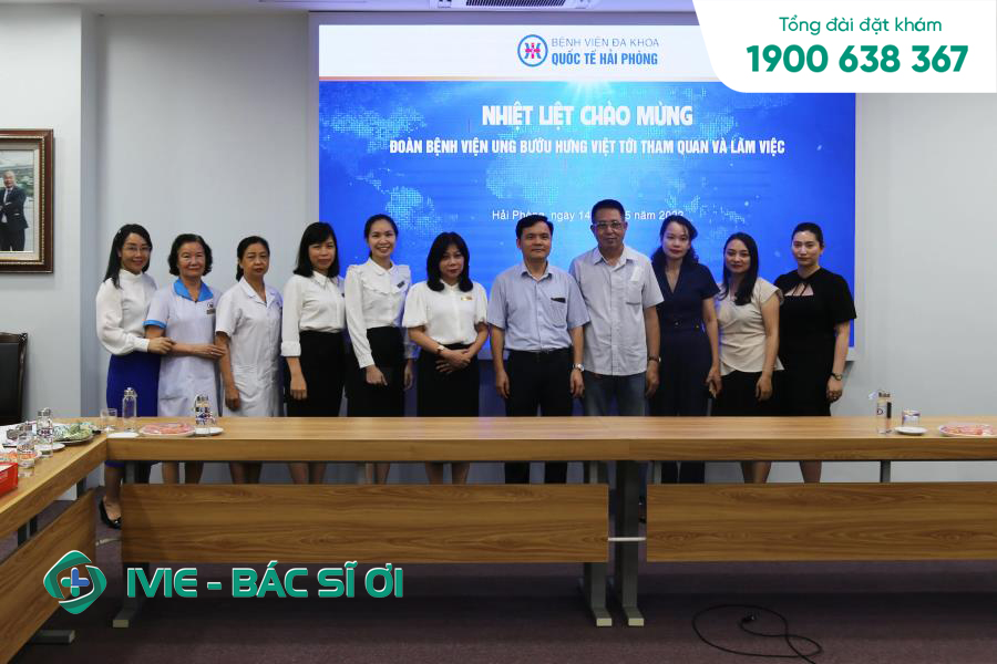 Đội ngũ bác sĩ Bệnh viện Ung bướu Hưng Việt