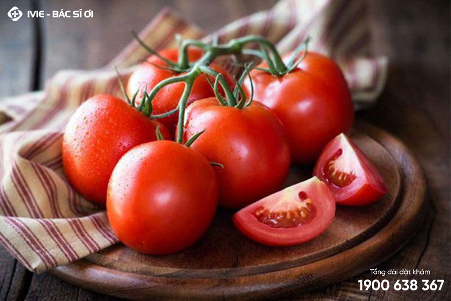 Sử dụng quả cà chua canh ty trị vết rạm đen thui vì thế bỏng