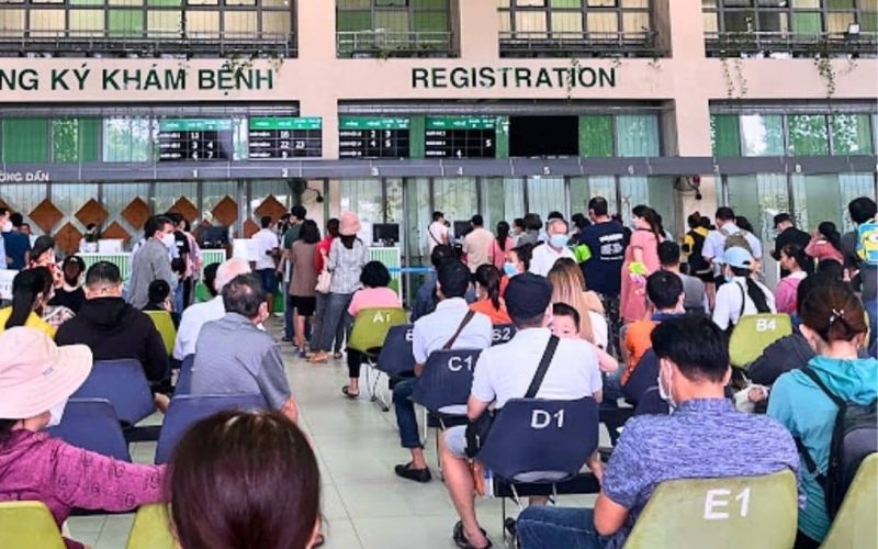 Bạn nên ưu tiên đến khám vào giờ thấp điểm để giảm thời gian chờ
