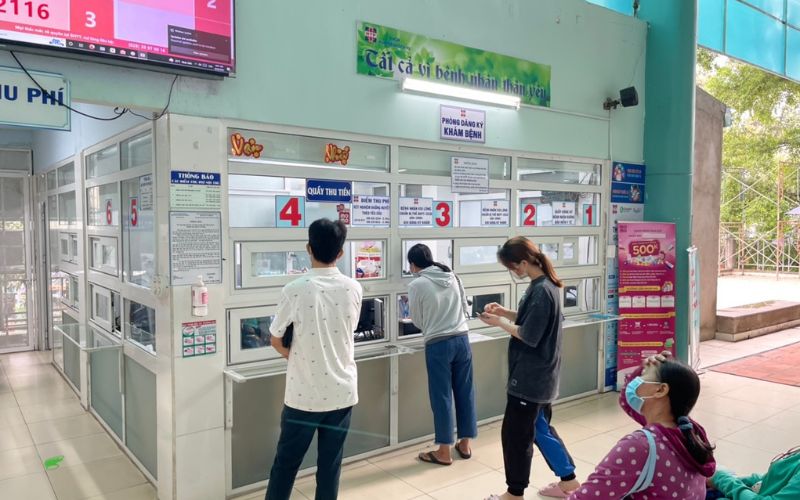 Người bệnh nên khám vào khung giờ thấp điểm để tiết kiệm thời gian