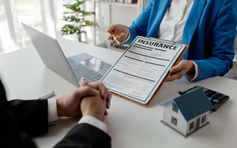 Dừng bảo hiểm nhân thọ không chỉ ảnh hưởng đến tài chính mà còn tác động trực tiếp đến quyền lợi lâu dài