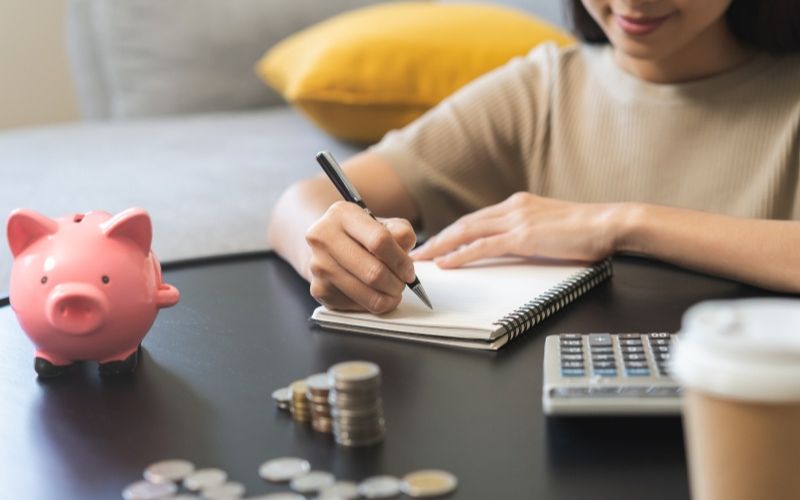 Bạn nên cân nhắc tình hình tài chính và phương án thay thế trước khi quyết định hủy hợp đồng bảo hiểm