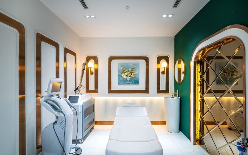 Phòng khám Elegant Clinic cung cấp đa dạng dịch vụ chăm sóc da và thẩm mỹ nội khoa