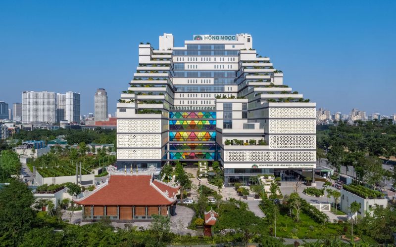 Bệnh viện Đa khoa Hồng Ngọc là cơ sở y tế tư nhân và hoạt động theo mô hình dịch vụ chất lượng cao