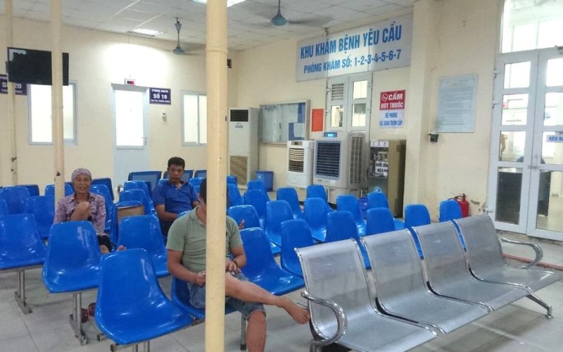 Người bệnh nên đến sớm trước giờ khám khoảng 20 đến 30 phút để lấy số thứ tự