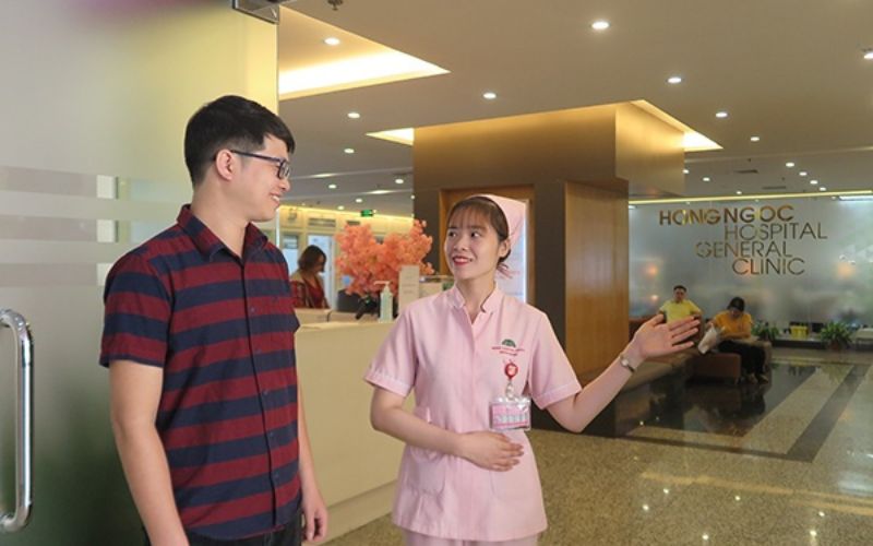 Người bệnh nên đặt lịch khám trước thay vì đến trực tiếp lấy số