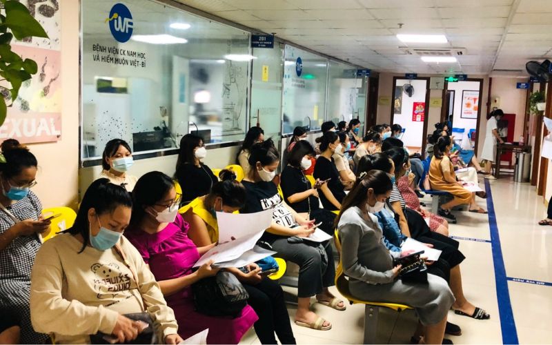 Bạn nên đến sớm hơn từ 15-30 phút để hoàn tất thủ tục đăng ký
