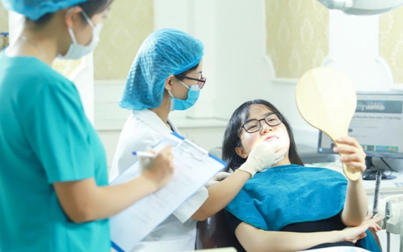 Nha khoa Việt Pháp có không gian hiện đại và quy trình điều trị chuyên nghiệp