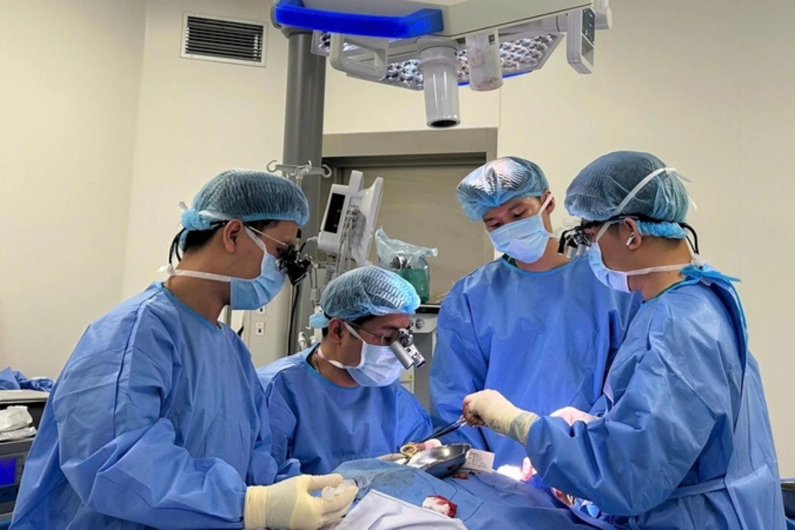 Đội ngũ bác sĩ tại Bệnh viện Quân y dày dặn kinh nghiệm