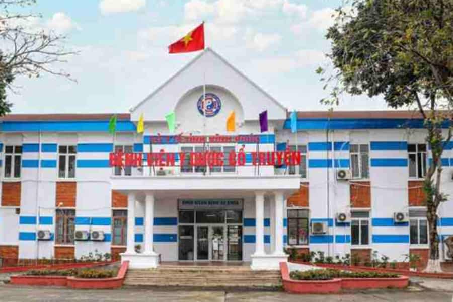 Bệnh viện Y dược cổ truyền Vĩnh Phúc, tọa lạc tại xã Định Trung, thành phố Vĩnh Yên, tỉnh Vĩnh Phúc