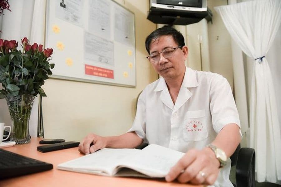 Bác sĩ Vũ Hải làm việc tại Bệnh viện Ung bướu Hưng Việt