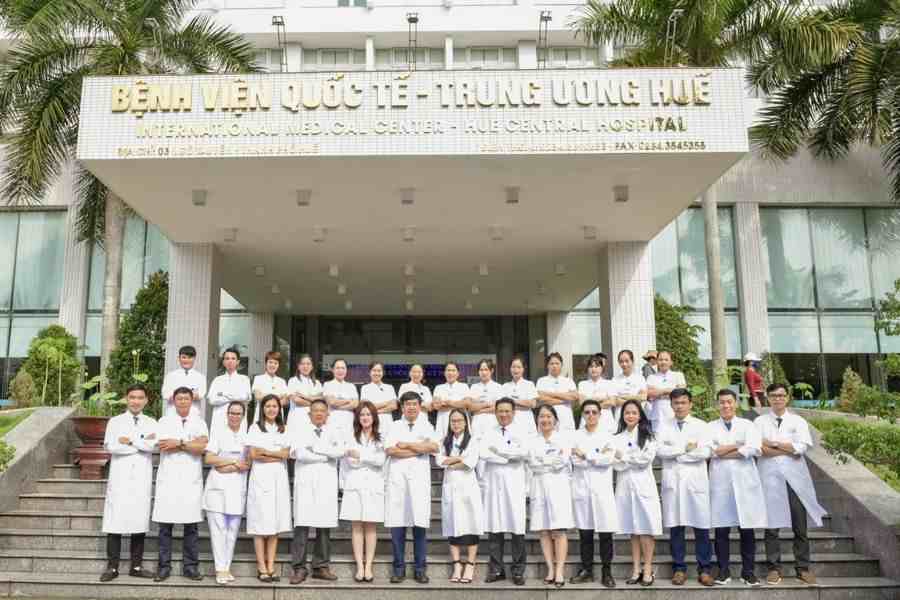 Đội ngũ bác sĩ của Bệnh viện Trung ương Huế
