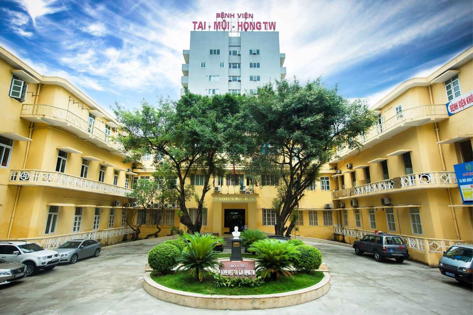 Khuôn viên Bệnh viện Tai Mũi Họng Trung ương tại Hà Nội