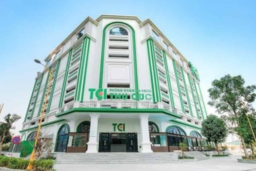 Phòng khám nổi tiếng với đội ngũ thạc sĩ - bác sĩ và các công nghệ cao trong điều trị da liễu thẩm mỹ