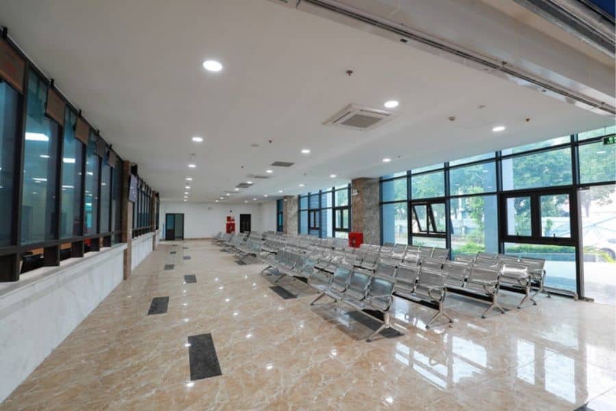 Không gian thăm khám tại Bệnh viện Đại học Y dược - Cơ sở Linh Đàm