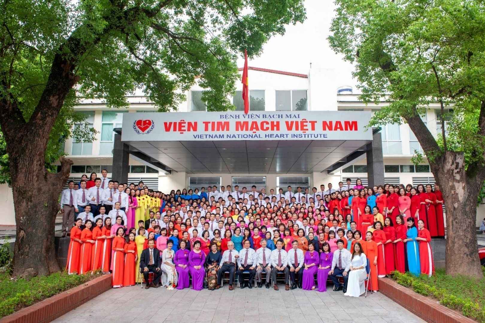 Viện Tim mạch Việt Nam nằm trong khuôn viên Bệnh viện Bạch Mai