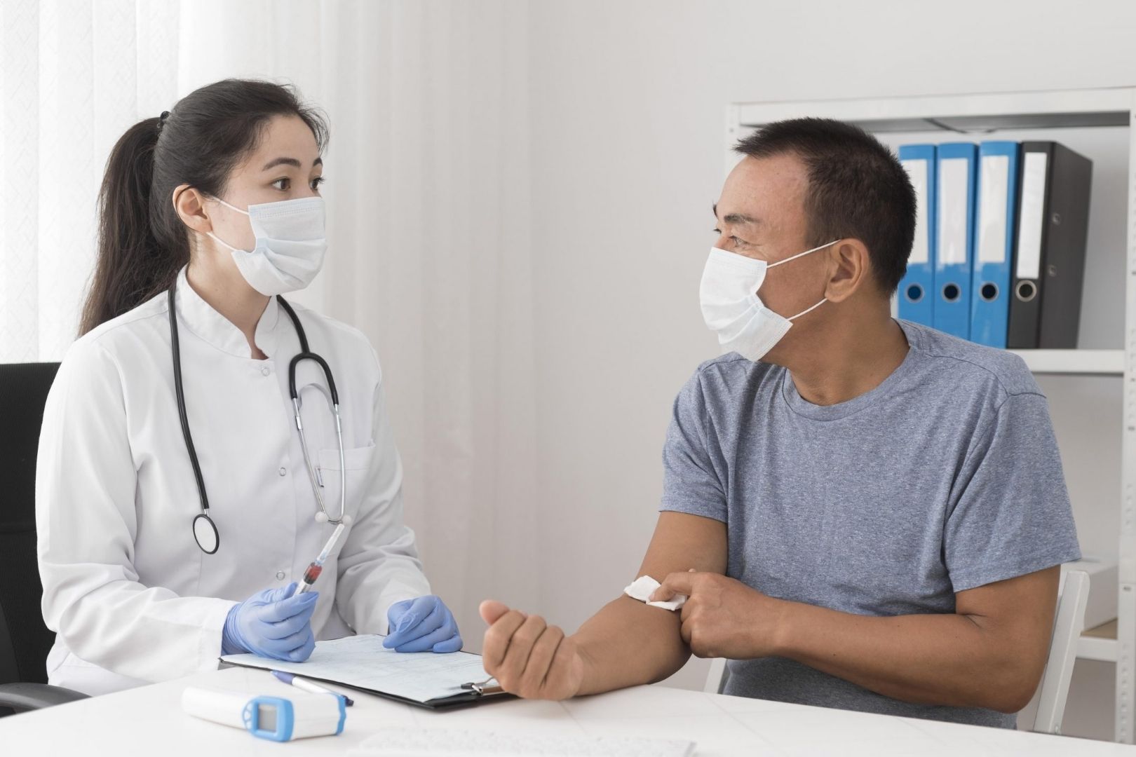 Bảo hiểm hỗ trợ giảm áp lực tài chính khi khám chữa bệnh