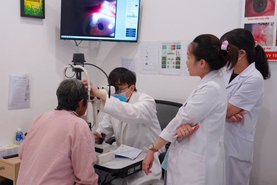 Bệnh viện Mắt Bình Thuận với cơ sở vật chất và hệ thống thiết bị nhãn khoa hiện đại (Ảnh: Bệnh viện Mắt Bình Thuận)