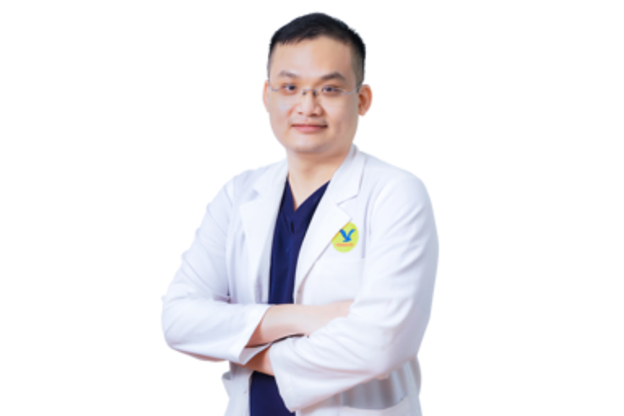 Bác sĩ Trần Đức Anh hiện đang là Giám đốc Chuyên môn Phụ trách Phẫu thuật Hệ thống Nha khoa MedDental