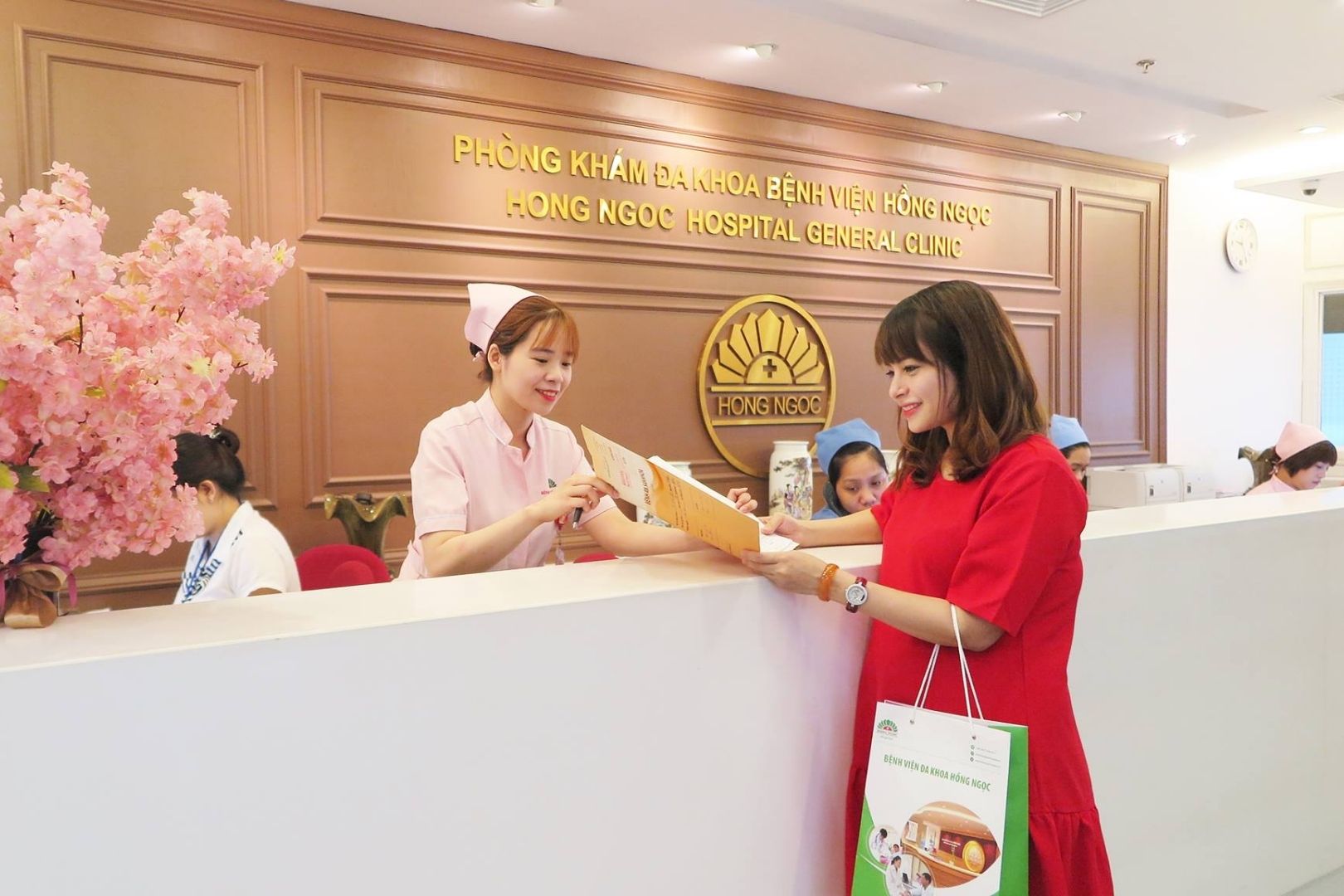 Khu vực tiếp nhận khám BHYT tại Bệnh viện Đa khoa Hồng Ngọc
