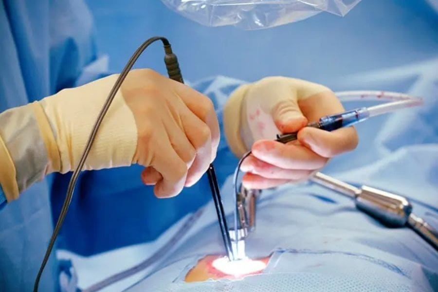 Mổ thay van tim thuộc danh mục được BHYT hỗ trợ chi phí