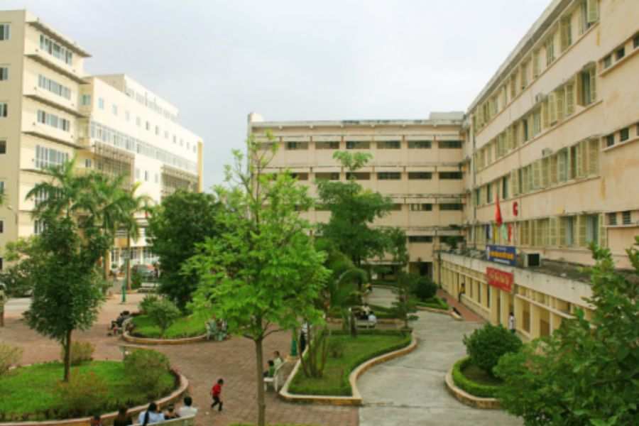 Khuôn viên Bệnh viện Ung Bướu Hà Nội